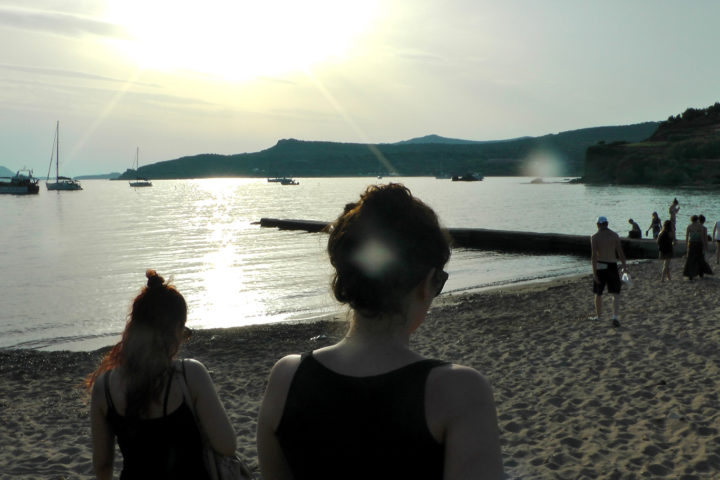Down to the beach after the guided tour has ended_02_Sounio Cruise